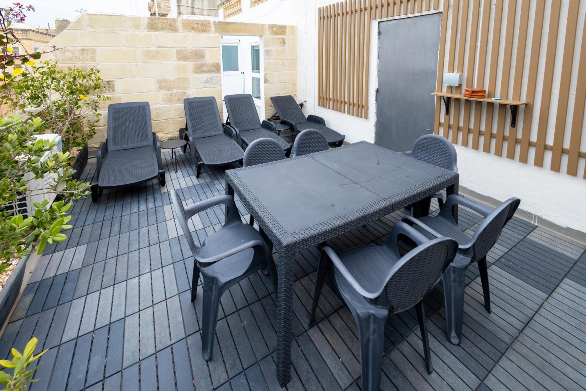 Quiet Twin Room With Private Bathroom, Not Ensuite Sliema Exterior photo