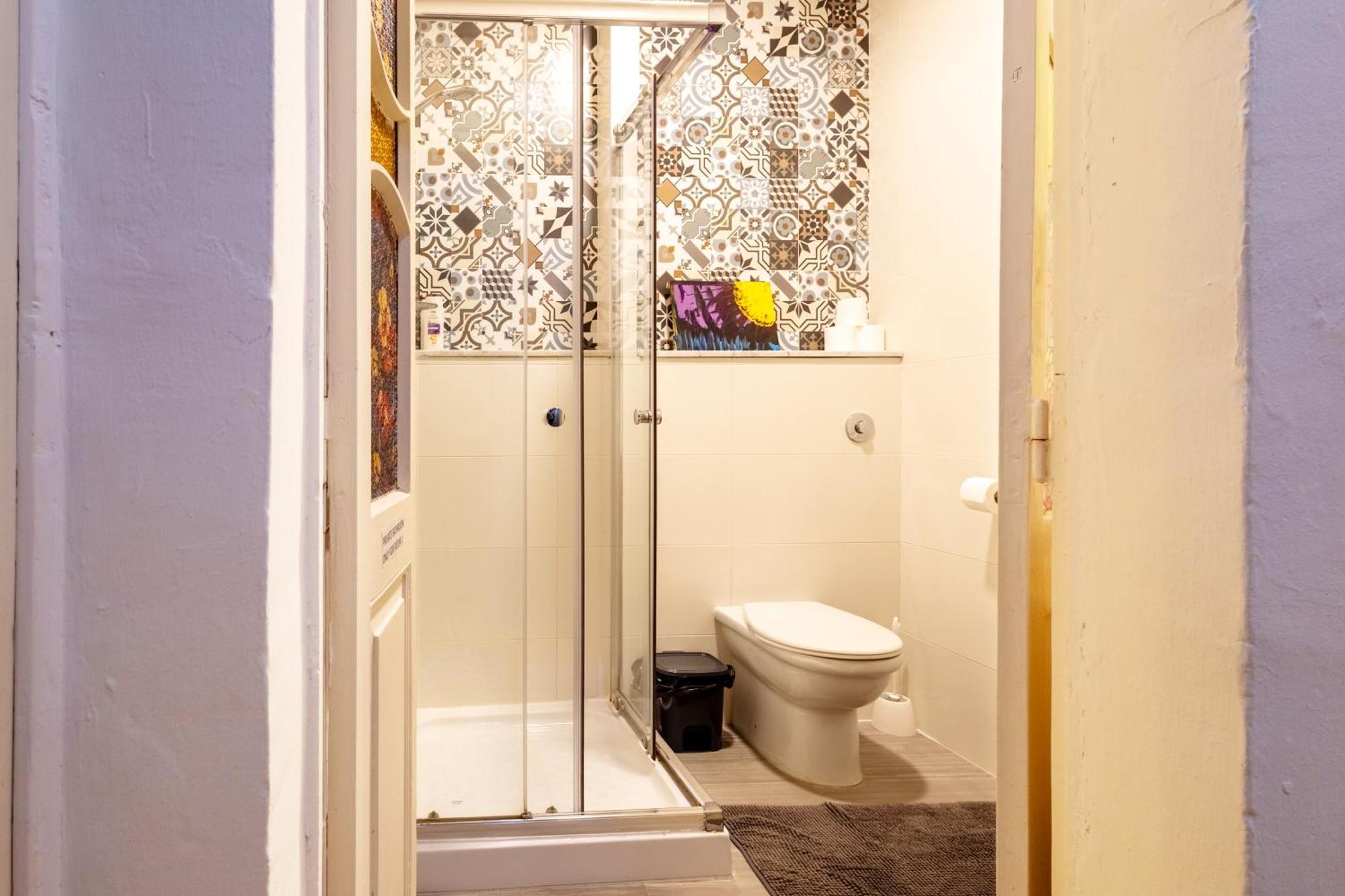 Quiet Twin Room With Private Bathroom, Not Ensuite Sliema Exterior photo